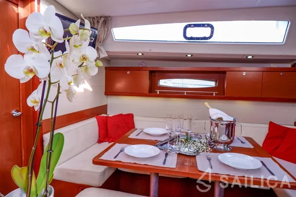Oceanis 50 - Yacht Charter Sailica