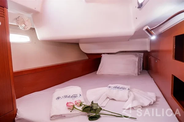 Oceanis 50 - Yacht Charter Sailica