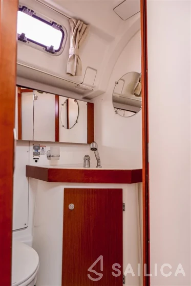 Oceanis 50 - Yacht Charter Sailica