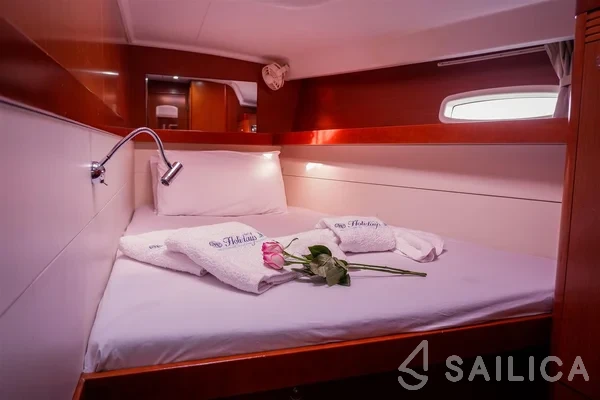 Oceanis 50 - Yacht Charter Sailica