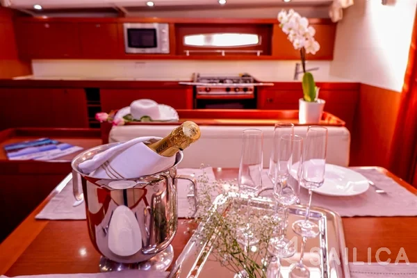 Oceanis 50 - Yacht Charter Sailica