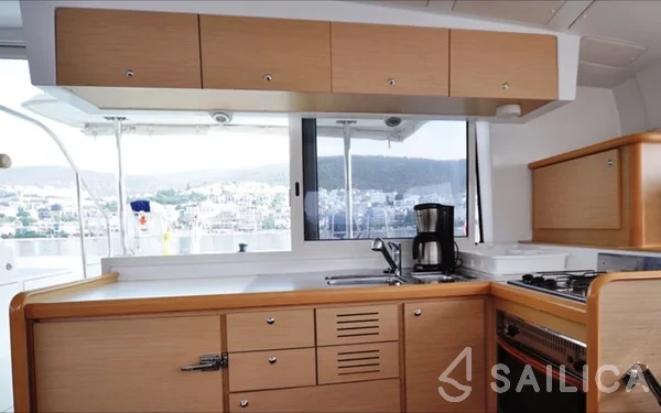 Lagoon 421 - Yacht Charter Sailica