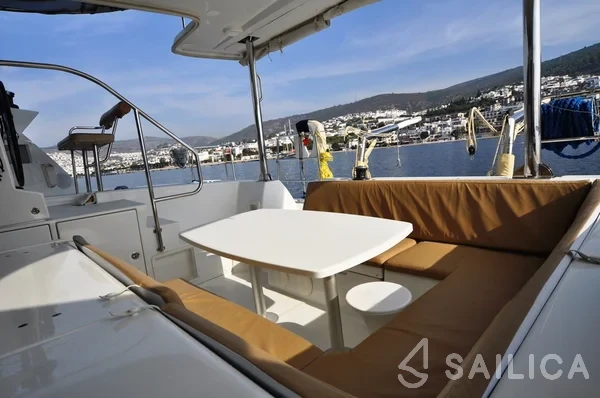 Lagoon 421 - Yacht Charter Sailica