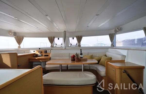 Lagoon 421 - Yacht Charter Sailica