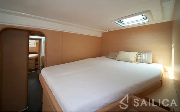 Lagoon 421 - Yacht Charter Sailica