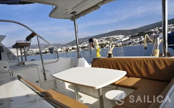 Lagoon 421 - Yacht Charter Sailica