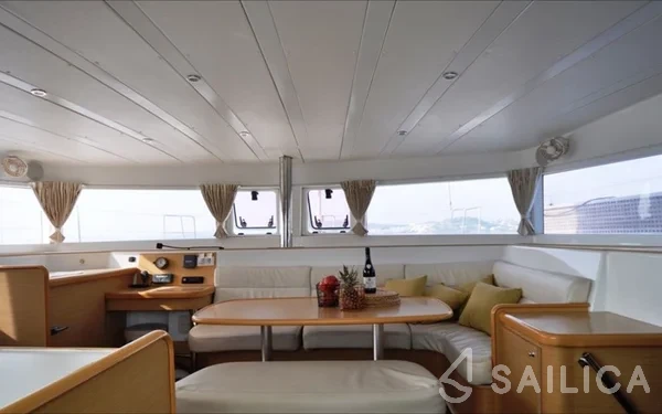 Lagoon 421 - Yacht Charter Sailica