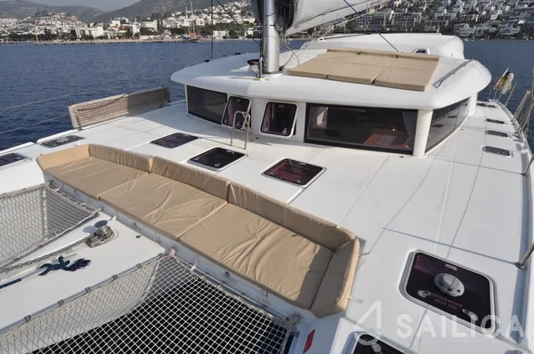 Lagoon 421 - Yacht Charter Sailica