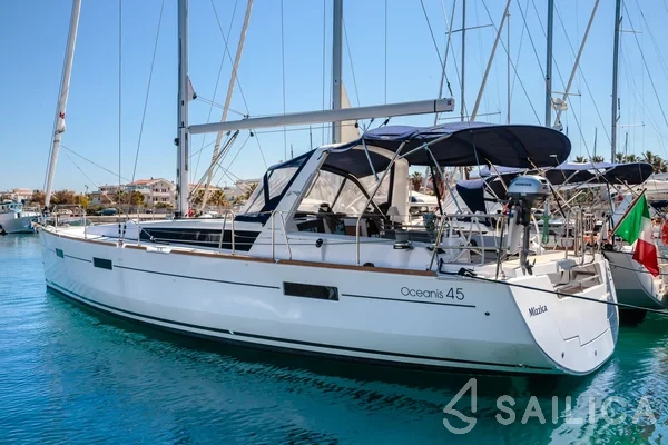 Oceanis 45 - Yacht Charter Sailica