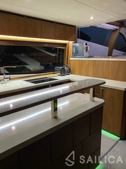 Galeon 550 Sky - Yacht Charter Sailica