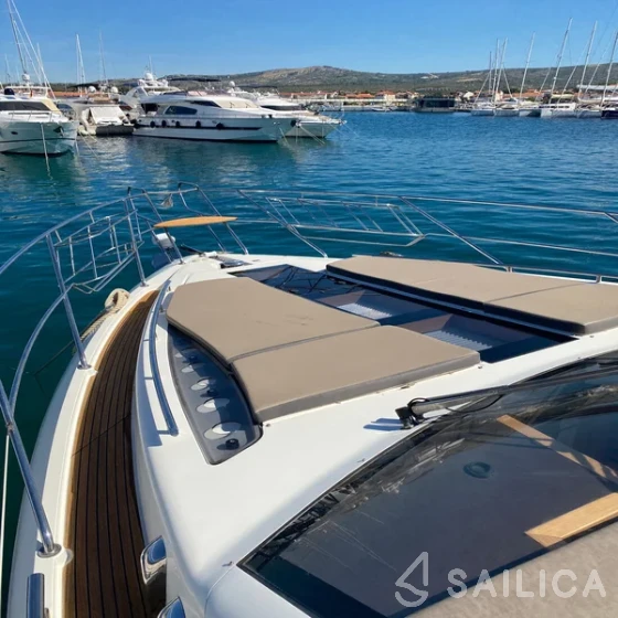 Galeon 550 Sky - Yacht Charter Sailica