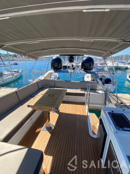 Galeon 550 Sky - Yacht Charter Sailica