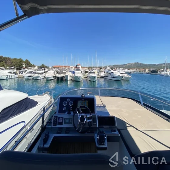 Galeon 550 Sky - Yacht Charter Sailica