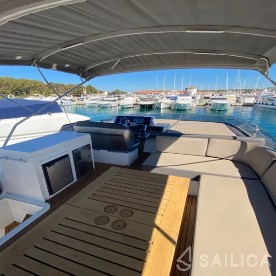 Galeon 550 Sky - Yacht Charter Sailica