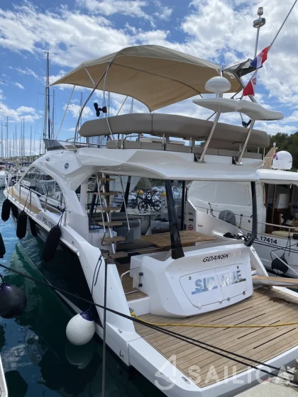 Sessa Fly 47 - Yacht Charter Sailica