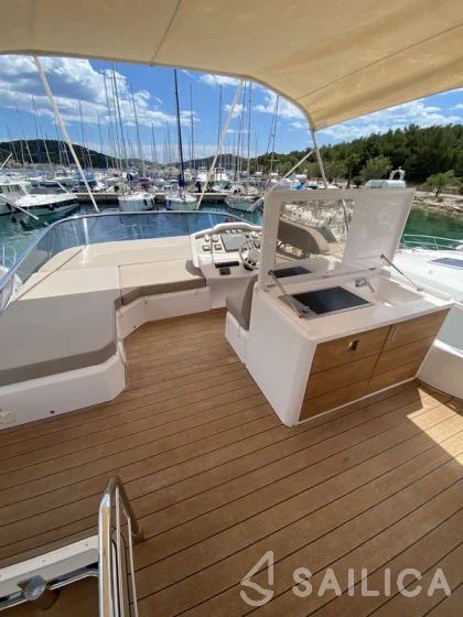 Sessa Fly 47 - Yacht Charter Sailica