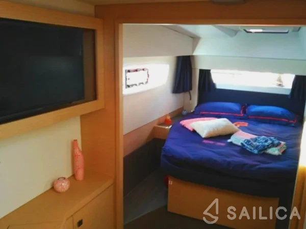Astréa 42 - Yacht Charter Sailica
