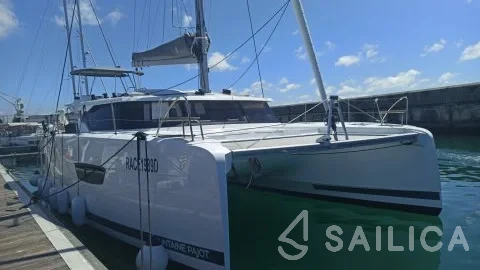 Astréa 42 - Yacht Charter Sailica