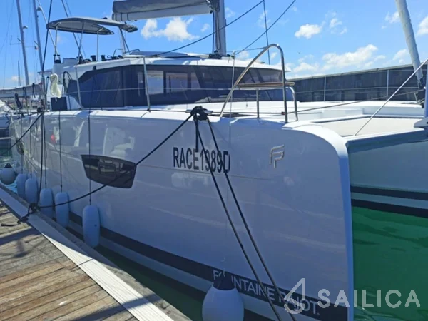 Astréa 42 - Yacht Charter Sailica