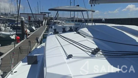 Astréa 42 - Yacht Charter Sailica