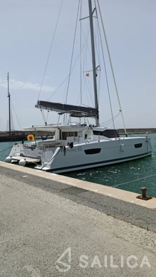 Astréa 42 - Yacht Charter Sailica