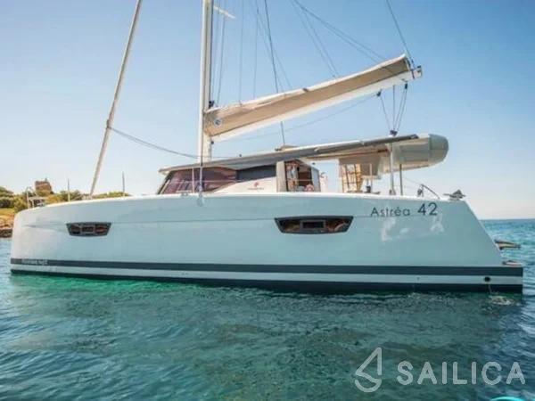Astréa 42 - Yacht Charter Sailica