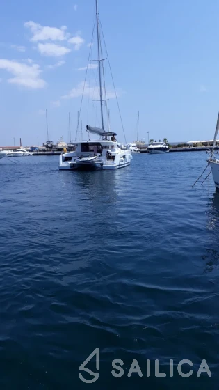 Astréa 42 - Yacht Charter Sailica