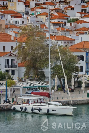 Oceanis 51.1 - Yacht Charter Sailica