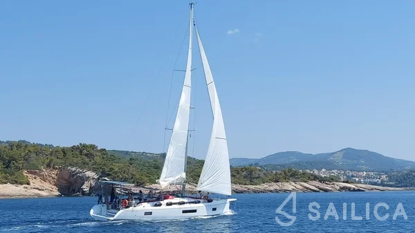 Oceanis 51.1 - Yacht Charter Sailica