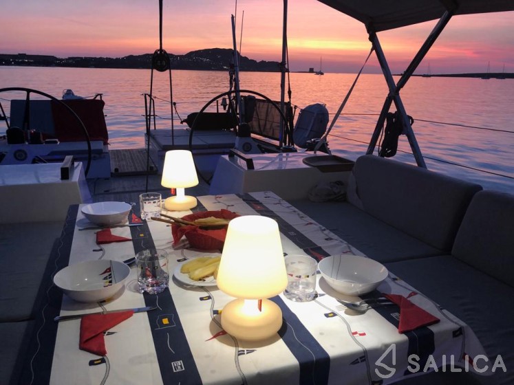 Vismara V71 - Yacht Charter Sailica