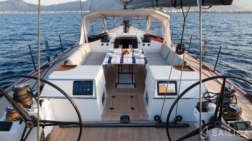 Vismara V71 - Yacht Charter Sailica