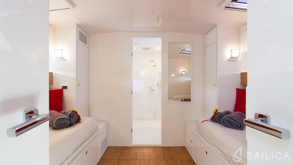 Vismara V71 - Yacht Charter Sailica