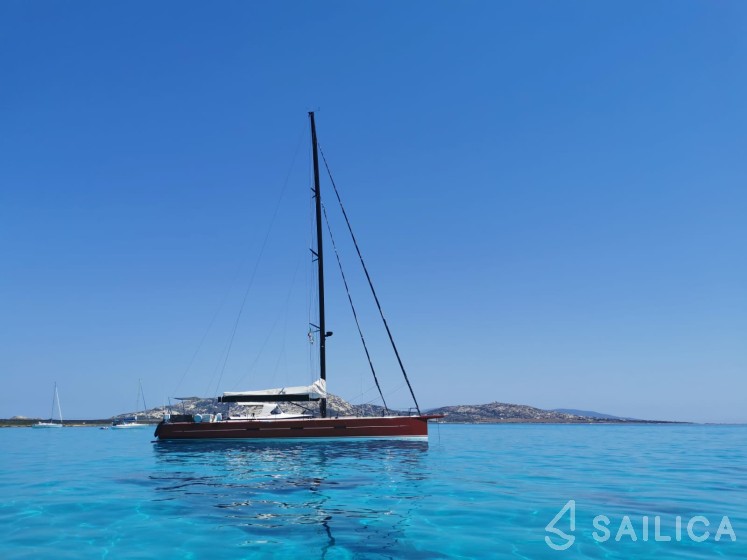 Vismara V71 - Yacht Charter Sailica