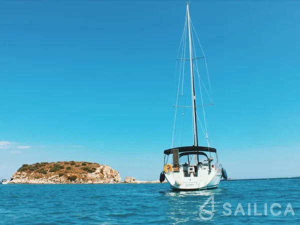 Cyclades 43.4 - Yacht Charter Sailica