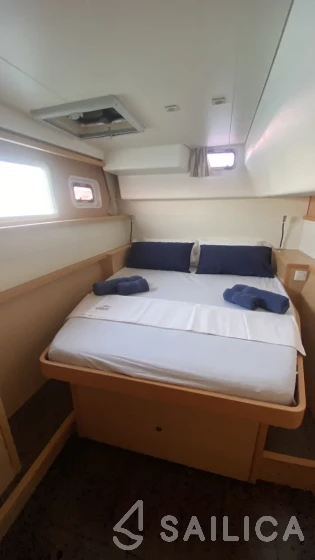 Lagoon 450  Flybridge - Yacht Charter Sailica