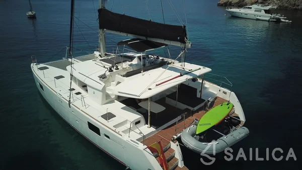 Lagoon 450  Flybridge - Yacht Charter Sailica