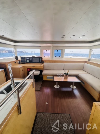 Lagoon 450  Flybridge - Yacht Charter Sailica