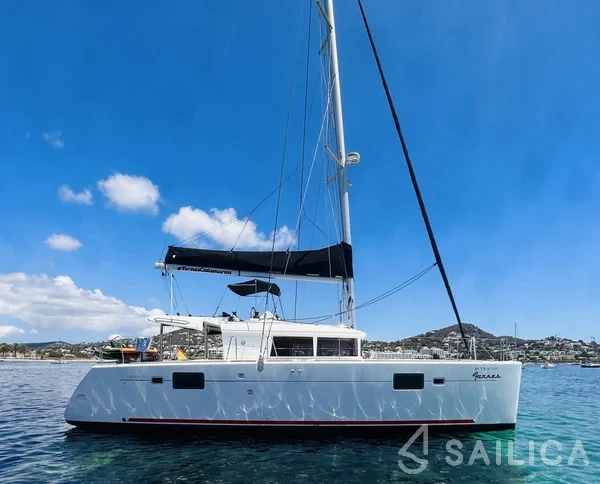 Lagoon 450  Flybridge - Yacht Charter Sailica