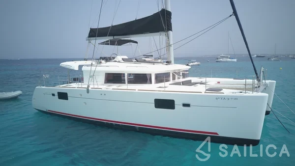 Lagoon 450  Flybridge - Yacht Charter Sailica
