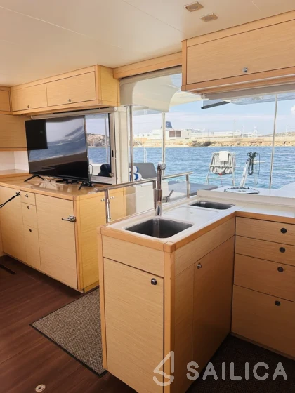 Lagoon 450  Flybridge - Yacht Charter Sailica
