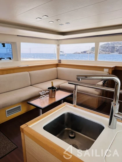 Lagoon 450  Flybridge - Yacht Charter Sailica