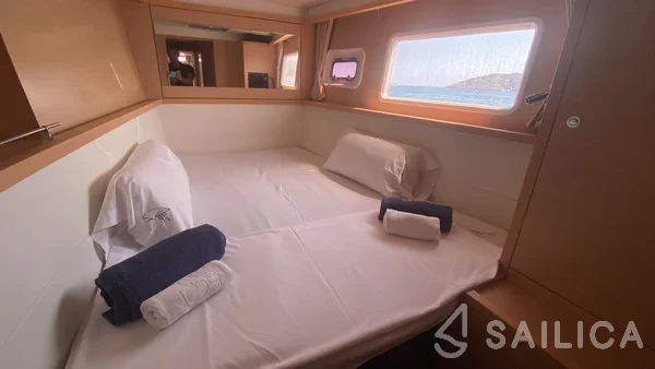 Lagoon 450  Flybridge - Yacht Charter Sailica