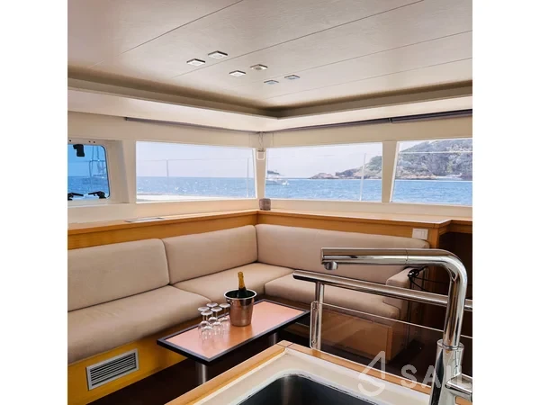 Lagoon 450  Flybridge - Yacht Charter Sailica