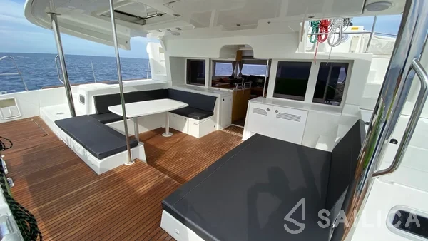 Lagoon 450  Flybridge - Yacht Charter Sailica