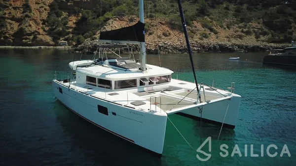 Lagoon 450  Flybridge - Yacht Charter Sailica