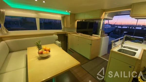 Lagoon 450  Flybridge - Yacht Charter Sailica