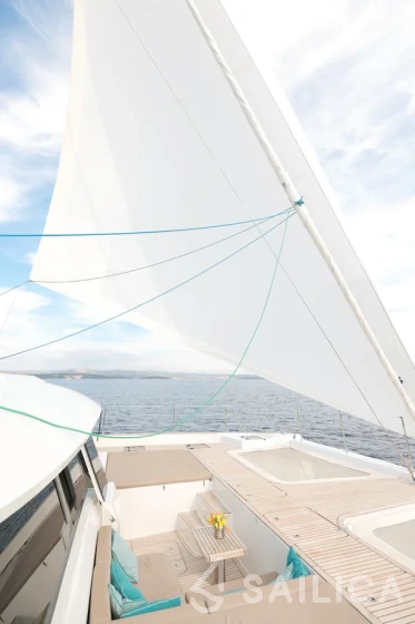 Sunreef 60 - Yacht Charter Sailica