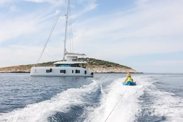Sunreef 60 - Yacht Charter Sailica
