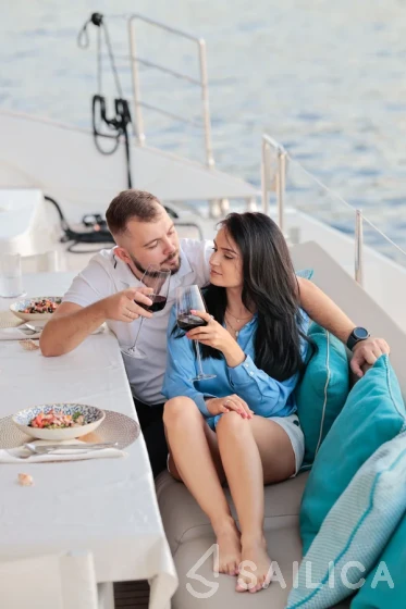 Sunreef 60 - Yacht Charter Sailica