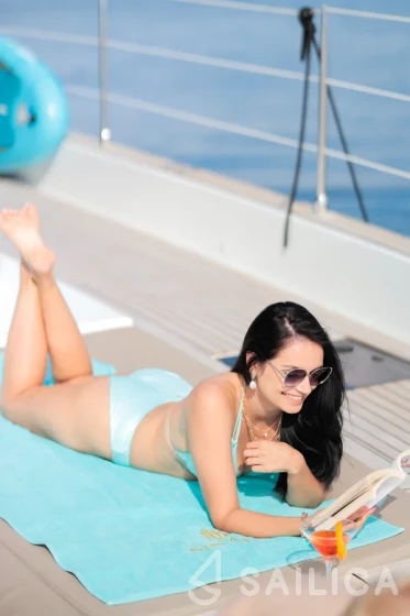 Sunreef 60 - Yacht Charter Sailica